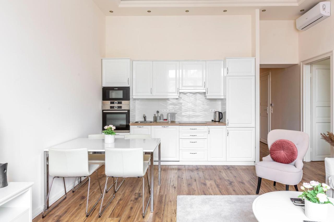 Luxurious Central Apartment In Liszt Ferenc Square 부다페스트 외부 사진