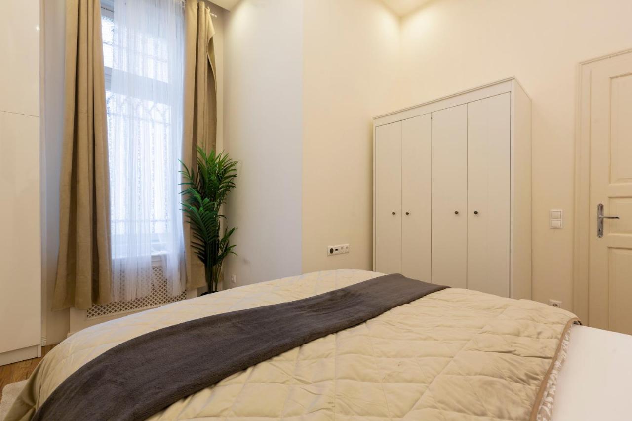 Luxurious Central Apartment In Liszt Ferenc Square 부다페스트 외부 사진